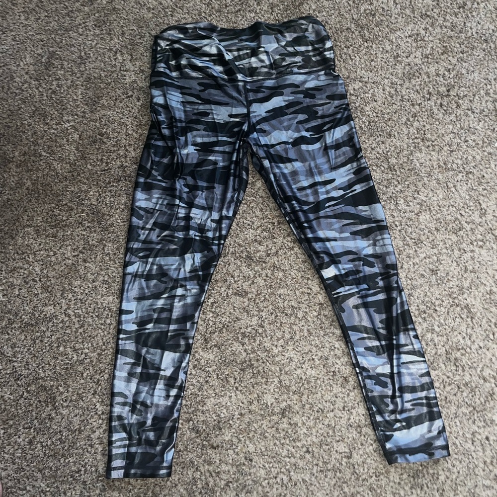 NWOT DYI Black and Gray Camo Leggings. Size XXL.